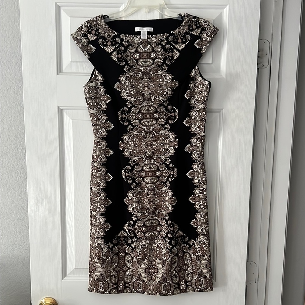 Elegant Black and Tan Sheath Mini Dress with Crew Neck